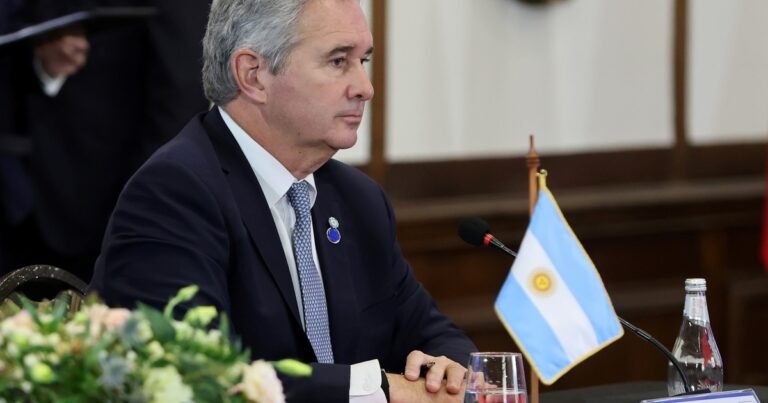 Brasil x Argentina: Chanceler do governo argentino critica Lula e ratifica apoio de Milei a Flávio Bolsonaro