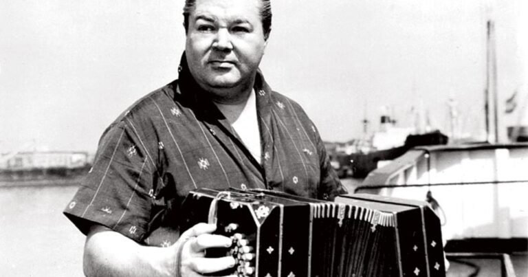 Aníbal Troilo, el virtuoso del bandoneón que siempre está volviendo al barrio