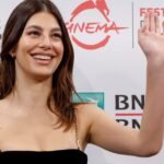La actriz argentina y ex de Leonardo DiCaprio que se suma a la remake de una serie clásica junto a dos estrellas de Hollywood