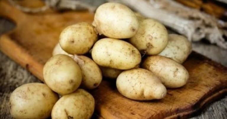 Agregar vinagre al hervir papas: por qué los cocineros lo recomiendan y cómo hacerlo correctamente