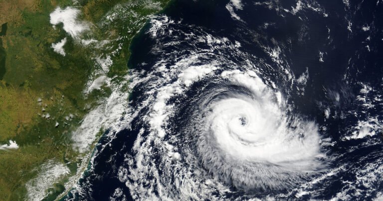 El temporal en el AMBA afecta a toda la región: alerta por un ciclón extratropical, vientos de 100 km/h y riesgo de tornado en Brasil
