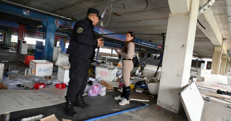 La Justicia allanó el vacunatorio abandonado de Pilar y secuestró material patológico
