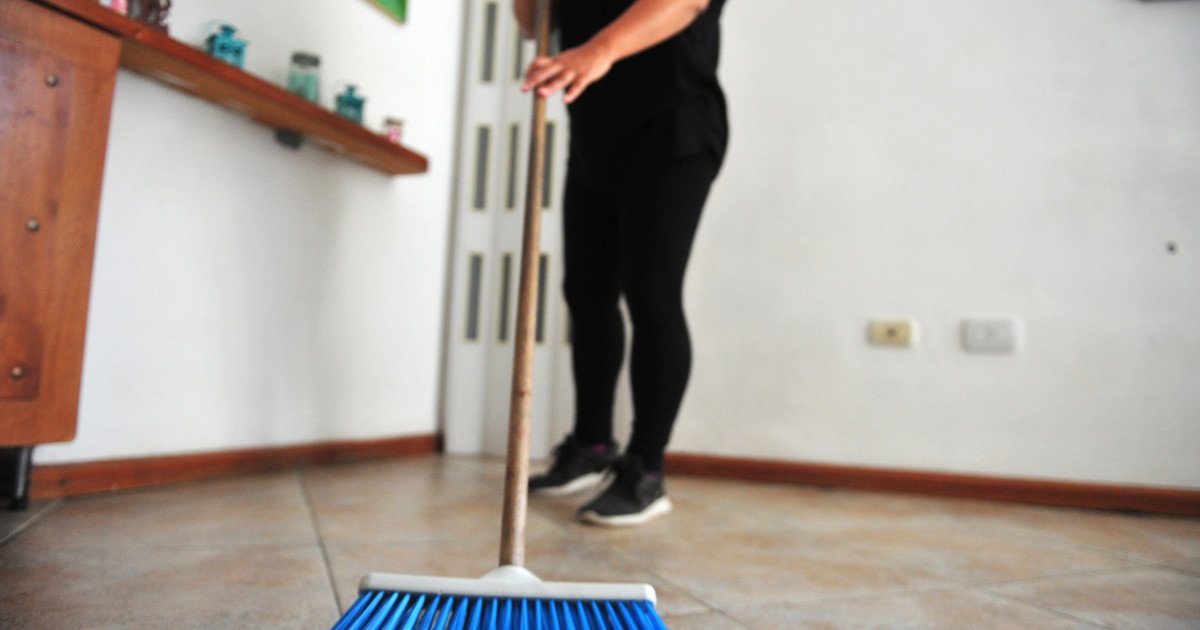 Empleadas domésticas: cuánto hay que pagar por hora en agosto 2026 tras quedar congelados los salarios