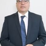 Francisco José Tarazona, geriatra: “El miedo excesivo a caerse lleva a caminar de forma más rígida, reducir la actividad física y perder fuerza muscular”