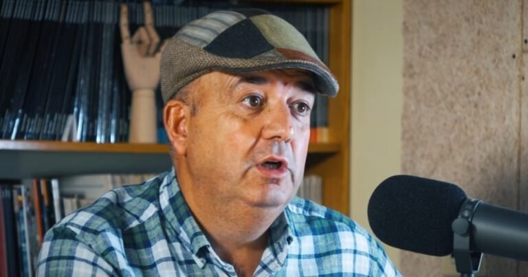 Jesús, pastor de ovejas: "Un ganado de ovejas, cabras o vacas limpia mucho más que 100 personas. Si esas ayudas se dieran a gente que tuviera animales en esos montes, sería una gran solución"