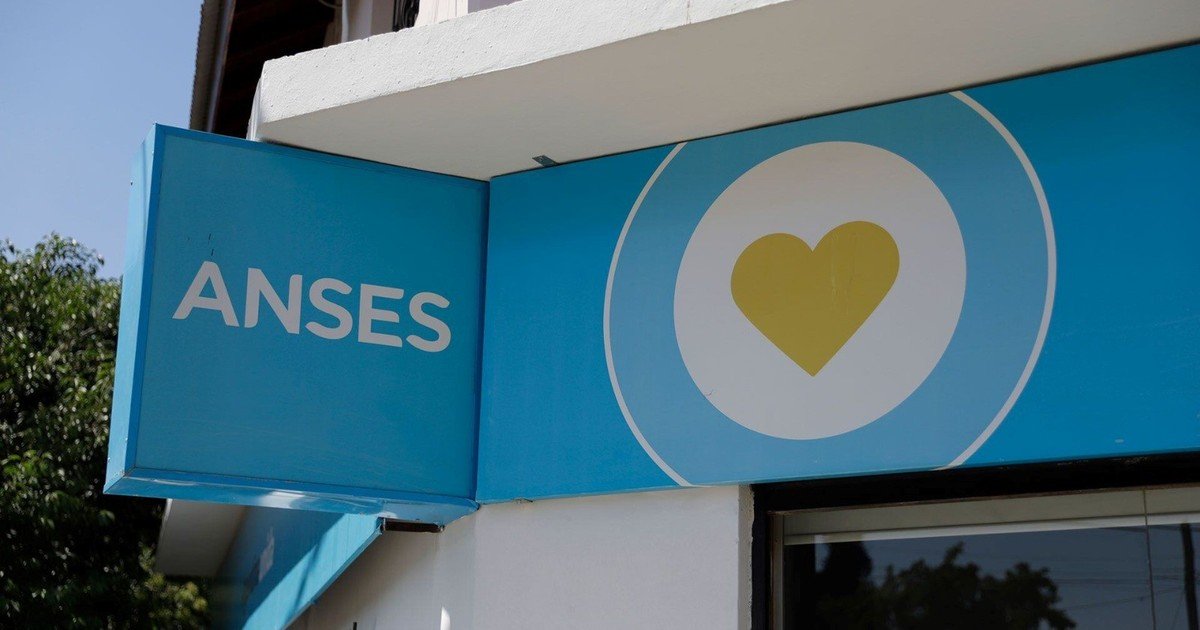 ANSES: quiénes cobran hoy martes 18 tras el feriado