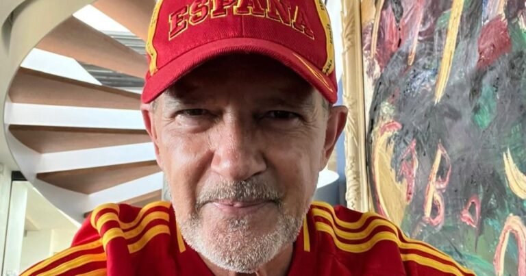 Antonio Banderas, actor, 66 años: “Desde que sufrí el ataque al corazón, he tratado de hacer de mi profesión mi hobby. Me moriré encima de un escenario o frente a una cámara”
