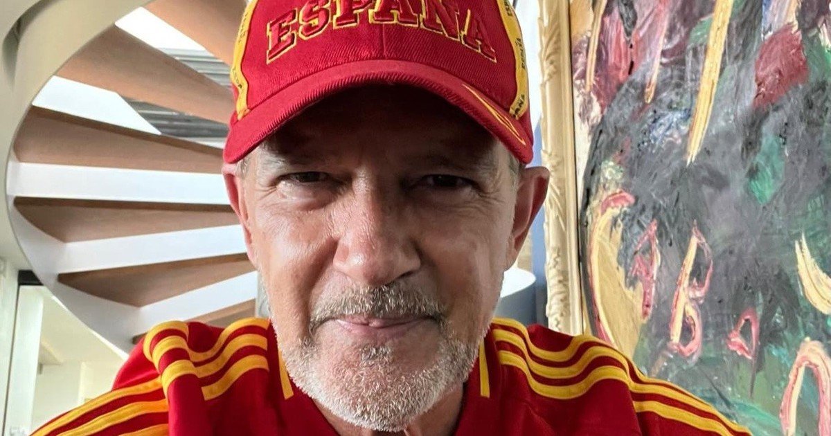 Antonio Banderas, actor, 66 años: “Desde que sufrí el ataque al corazón, he tratado de hacer de mi profesión mi hobby. Me moriré encima de un escenario o frente a una cámara”