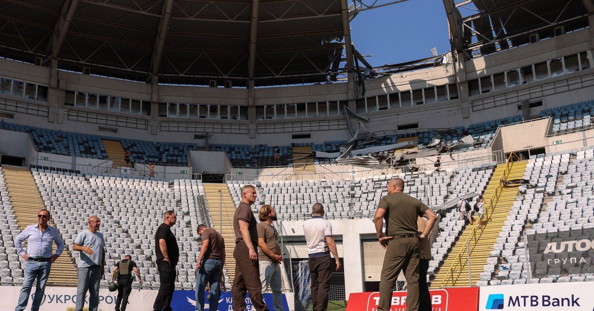 Nuevo ataque de Rusia a Ucrania: dos heridos y daños e incendio en un estadio de fútbol