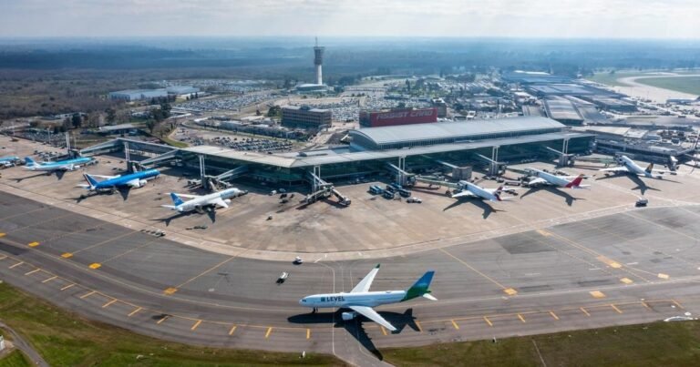 Se dilata una negociación por la concesión de aeropuertos y peligran obras por más de US$ 600 millones para ampliar 35 terminales