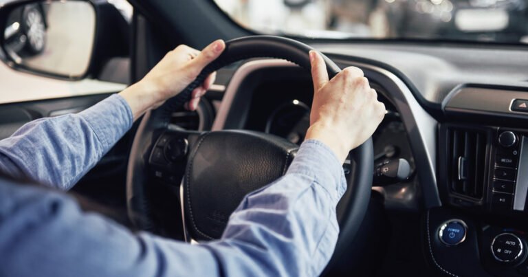 Oficial: California obliga a 11.000 conductores a repetir el examen para conservar la licencia