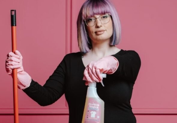 Cristina, limpiadora en España: "Piensan que me hacen un favor pagándome 10 euros la hora, pero estudié una carrera”