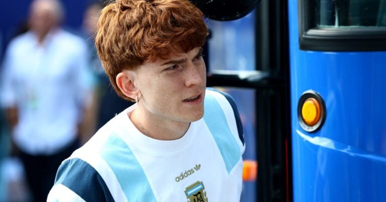 "Mediocampista polivalente": Valentín Barco firmó con Chelsea y vuelve a la Premier League como un jugador diferente al que llegó de Boca
