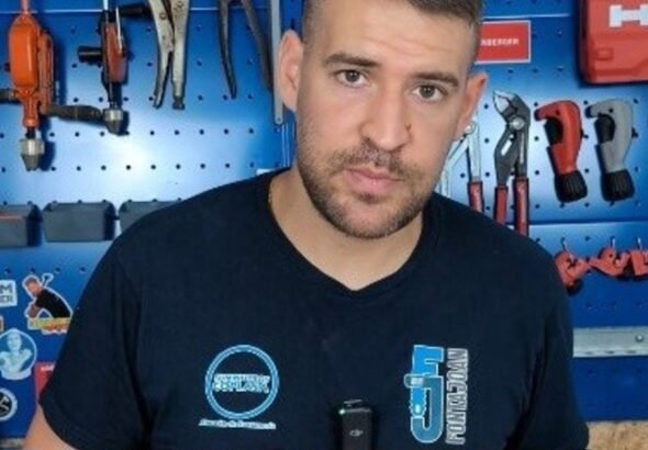 Joan Pascual, fontanero autónomo: “Puedes ganar mucho dinero, pero antes te tocará madrugar, romperte la espalda y echar muchas horas”