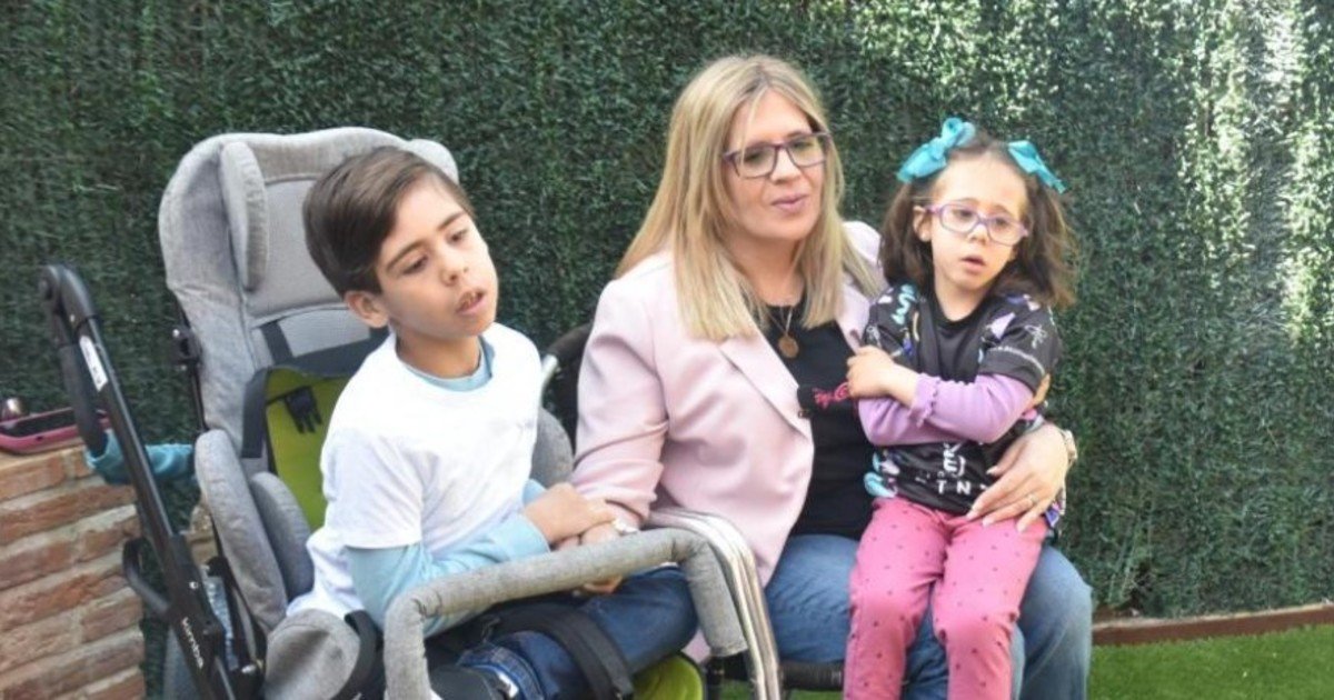 Noemí, madre de dos niños con enfermedades raras: "Toda tu vida cambia, tienes que dejar el trabajo para cuidarlos, no existen las vacaciones"