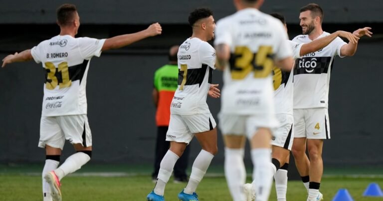 Del Mundial a un debut soñado: Tim Payne hizo un golazo en su estreno con Olimpia y desató la locura de los hinchas