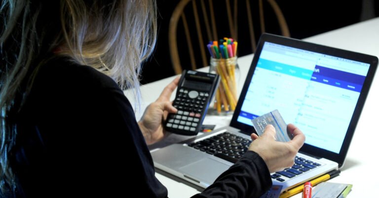 Después de las deudas: cómo son las tarjetas de crédito que te ayudan a volver al sistema