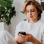 El sencillo truco que ayuda a reducir la dependencia al celular y mejorar el bienestar