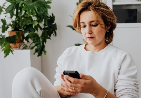 El sencillo truco que ayuda a reducir la dependencia al celular y mejorar el bienestar