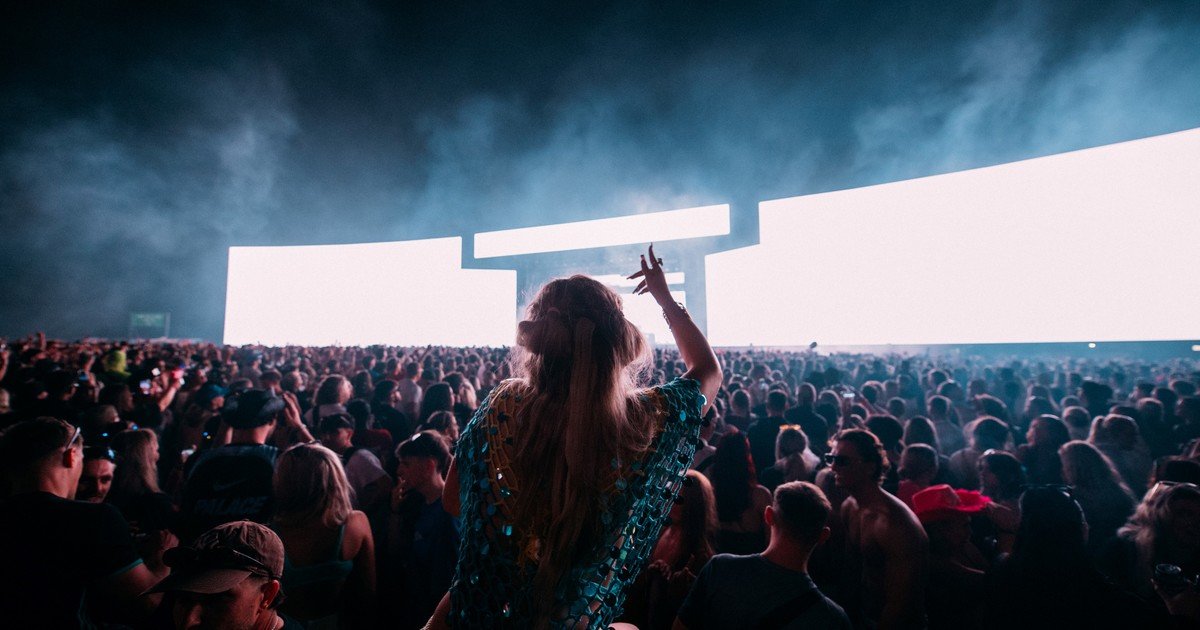De Underworld a Calvin Harris: dos generaciones de música electrónica y una misma multitud en Creamfields UK, a pesar del mal tiempo