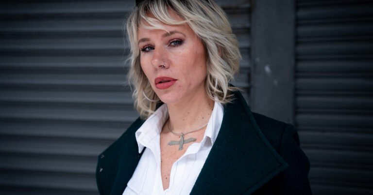 Valentina Cooke: la chica hippie que se puso en pareja con un Fundamentalista del Aire Acondicionado y terminó escribiendo canciones con el Indio Solari