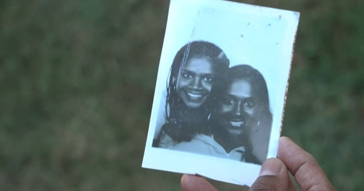 "Todo se me parecía": dos amigas de la infancia adoptadas descubren que son hermanas