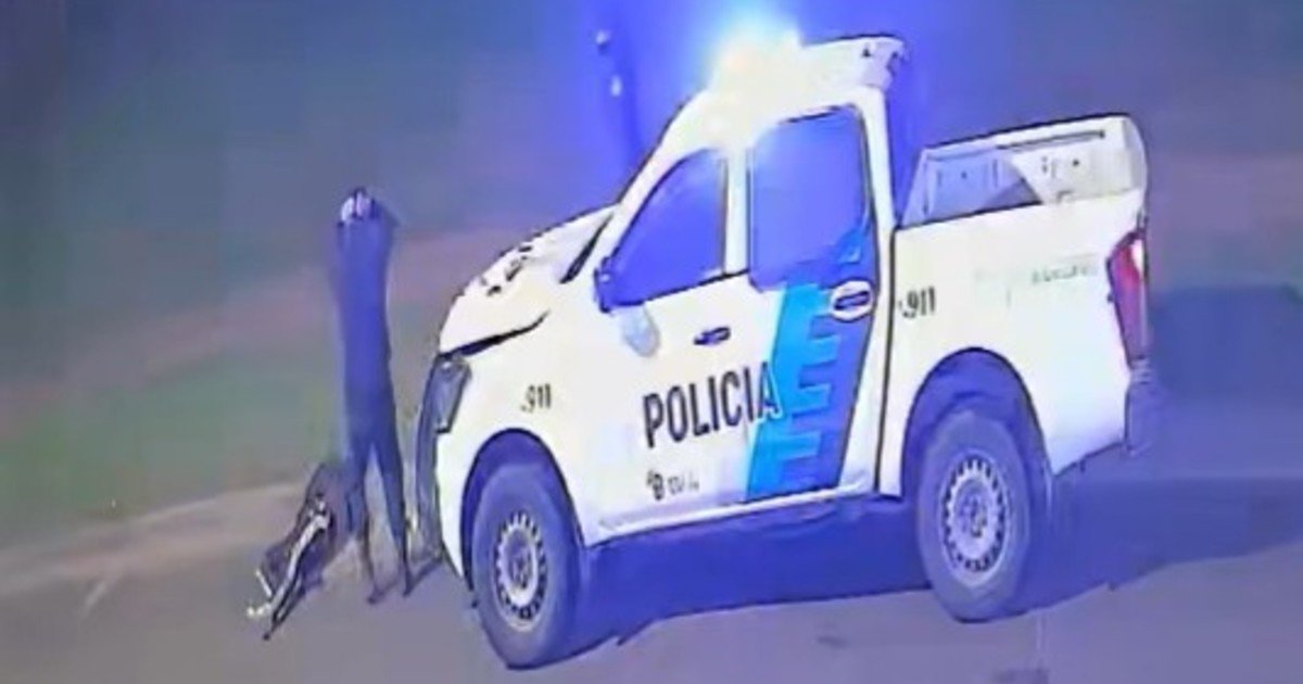 Un patrullero de la Policía Bonaerense iba a asistir una emergencia del 911 y atropelló a un peatón en Don Orione