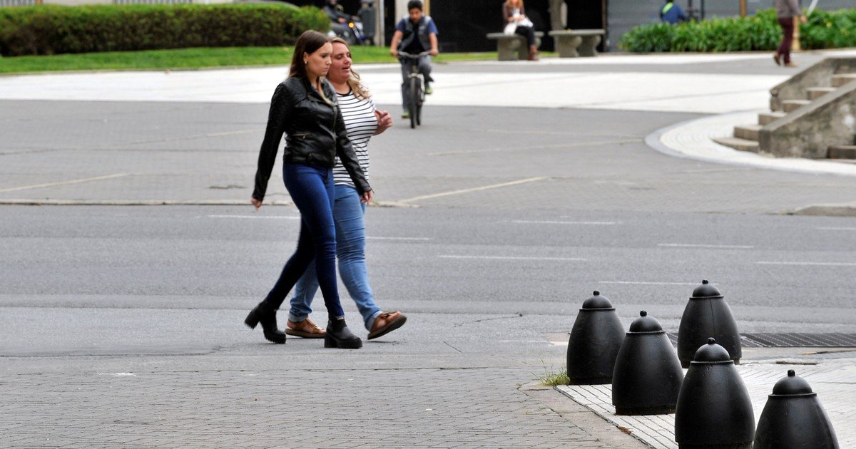 Para qué sirven las bolas de cemento que se ven en las veredas de CABA y por qué son importantes