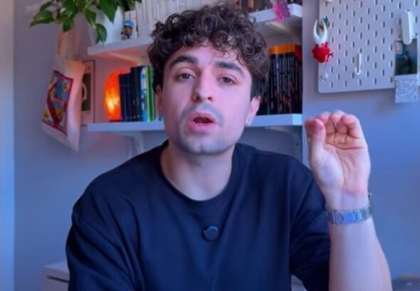 Néstor Baruque, filósofo de 28 años: “Las personas que nos hemos criado con un teléfono móvil tenemos falta de sentido; se nos ha educado para estar alejados de nuestro pensamiento”