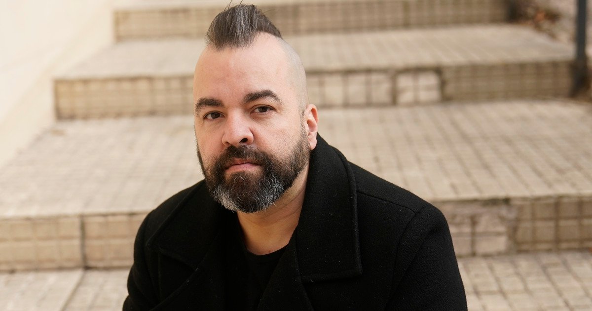 Juan Gigena Ábalos, el apellido ilustre del folclore y la guitarra eléctrica de Los Piojos, Ciro y los Persas y fundador de Gauchos of the Pampa