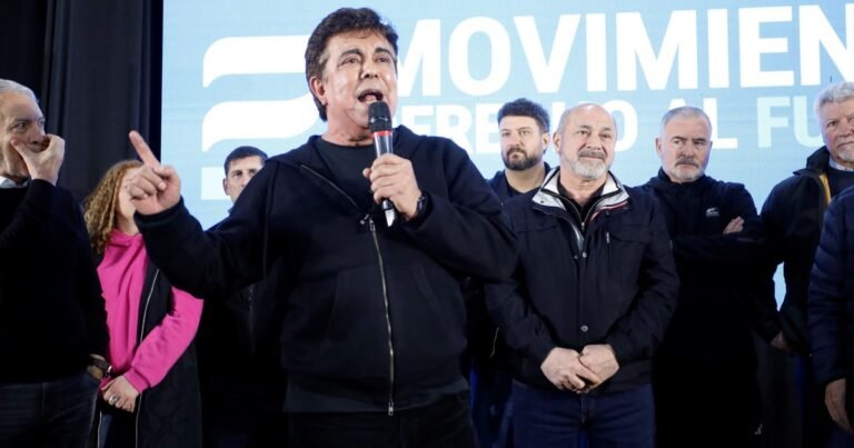 Espinoza cerró un plenario con más de 4 mil militantes que apoyan a Kicillof