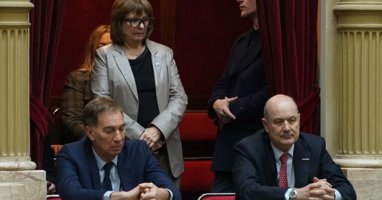 Inquietud por los gobernadores, las llamadas de inversores y el silencio en las redes