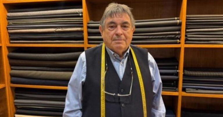 Joan Baseiria, sastre de 81 años: "La mayoría de ropa actual ya no es ni de algodón ni de lana"