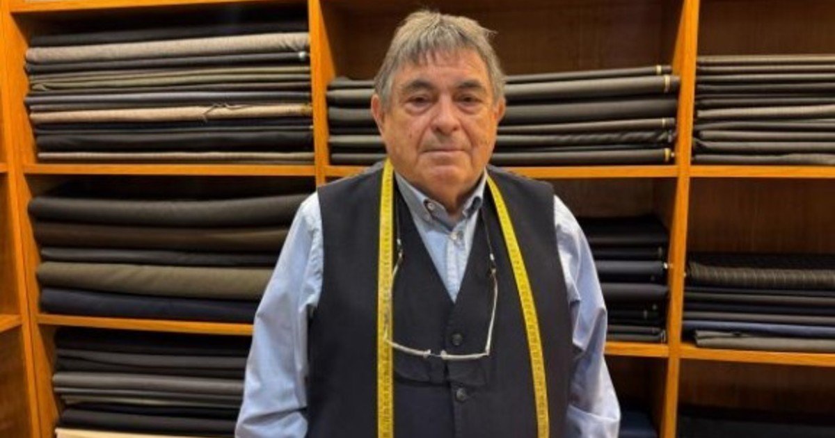 Joan Baseiria, sastre de 81 años: "La mayoría de ropa actual ya no es ni de algodón ni de lana"