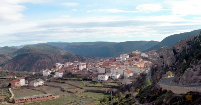 Virgilio Antón, alcalde de un diminuto municipio de Cuenca, busca trabajadores: "Necesitamos fontaneros, albañiles, electricistas y carpinteros"