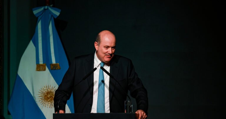 La Corte Suprema desestimó una queja de Cristina Kirchner y ratificó el sobreseimiento de Sturzenegger en la causa dólar futuro