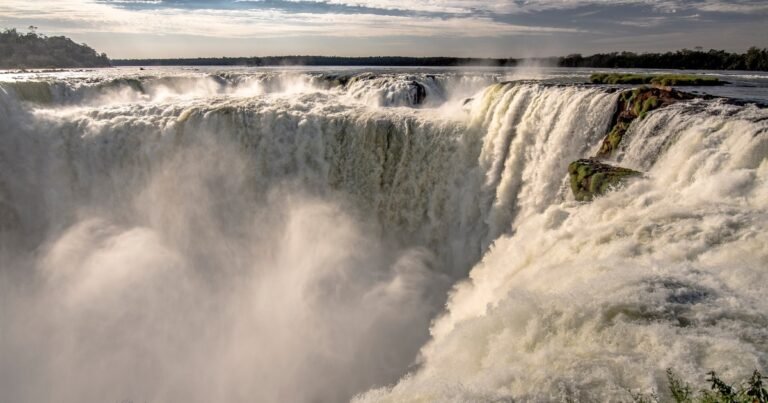 Medida inédita por los efectos de El Niño en Misiones: cierran otra vez la Garganta del Diablo ante el riesgo de una crecida del río Iguazú