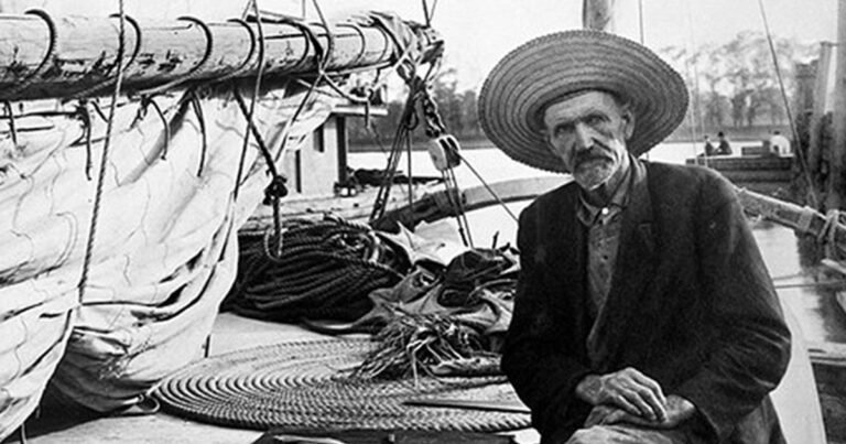 La historia del navegante que dio la vuelta al mundo  solo y a bordo de un velero
