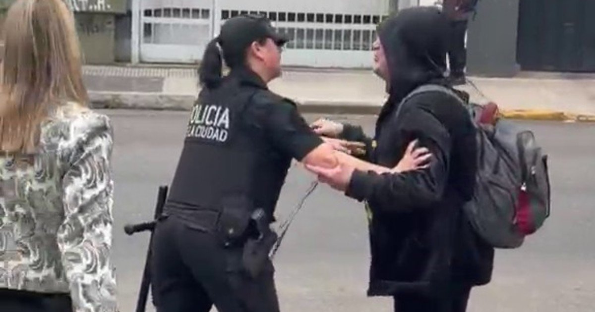 Nuevo escándalo con "Pity" Álvarez: se escapó del Hospital Tornú y lo tuvo que ir a buscar un patrullero