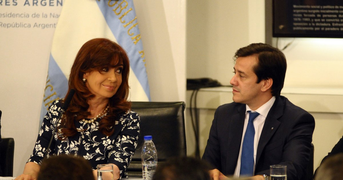 Contrataciones fantasma y un departamento vecino: el vínculo y los negocios que unen a Cristina Kirchner con Mariano Recalde