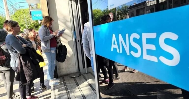Jubilaciones y pensiones: aumentarán en octubre entre 1,34% y 1,66% y la mínima pasará los $ 500.000