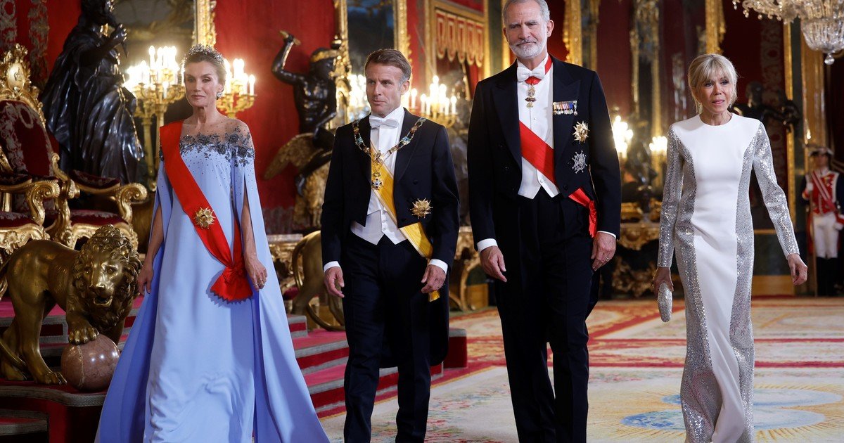 María José Gómez Verdú, experta en protocolo, sobre la cena de gala: "La elección del vestuario de la reina Letizia y Brigitte Macron debe atender a la solemnidad del acto y la coherencia con la imagen que desean proyectar"
