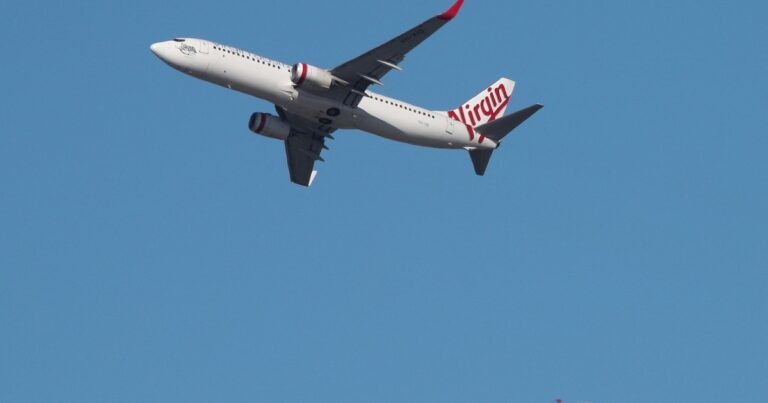 Terror en un vuelo de Australia a Qatar el 11 de septiembre por dos hombres que amenazaron a los pasajeros y tuvieron que ser inmovilizados con precintos plásticos