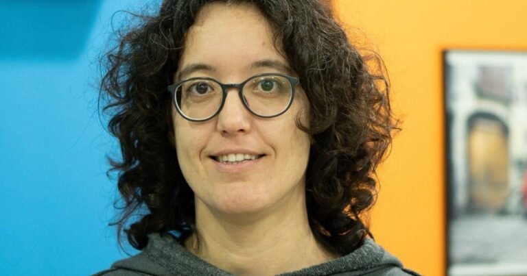 Mireia Brunet, profesora de autoescuela: “Hay señales que aparecen ya en las primeras clases e indican que un alumno tardará más en aprender a conducir”