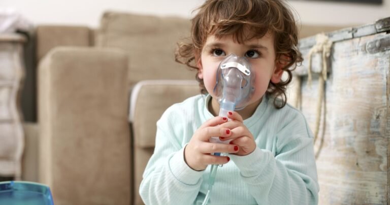 Nueva evidencia respalda un tratamiento argentino para la fibrosis quística en niños y lo autorizan desde los 2 años