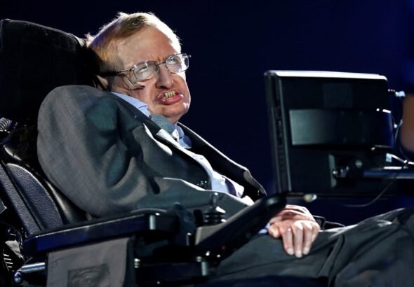 Stephen Hawking: "Cada uno de nosotros existe durante un tiempo muy breve, y en dicho intervalo tan sólo explora una parte diminuta del conjunto del universo"