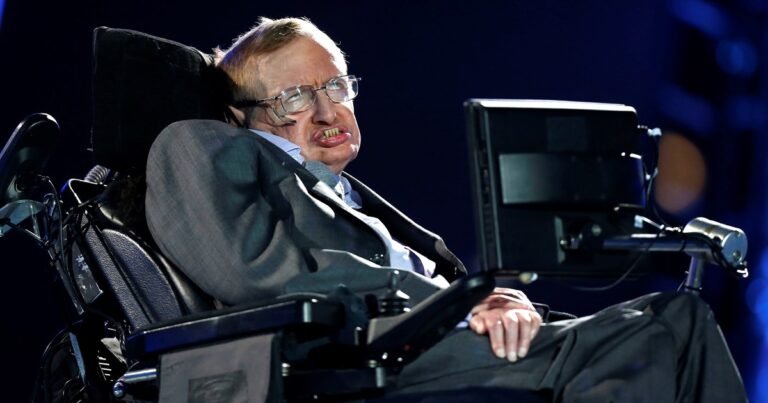 Stephen Hawking: "Cada uno de nosotros existe durante un tiempo muy breve, y en dicho intervalo tan sólo explora una parte diminuta del conjunto del universo"