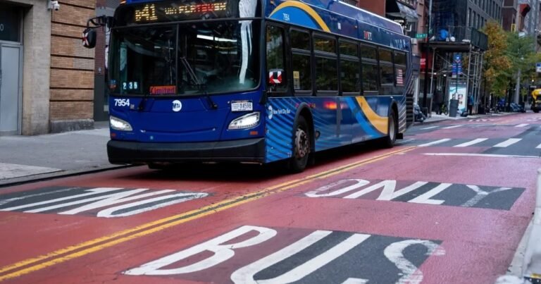 Oficial | A partir del 11 de septiembre, Nueva York aplicará multas de hasta 250 dólares a conductores por cámaras en 4 líneas de buses del Bronx y Brooklyn