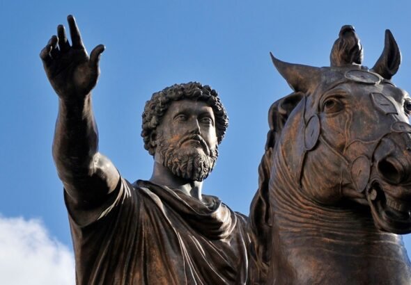 Cita del día del emperador estoico Marco Aurelio: "El tiempo es como un río formado por los acontecimientos que suceden, y una corriente violenta; pues tan pronto como algo se ve, es arrastrado, y otro viene en su lugar"