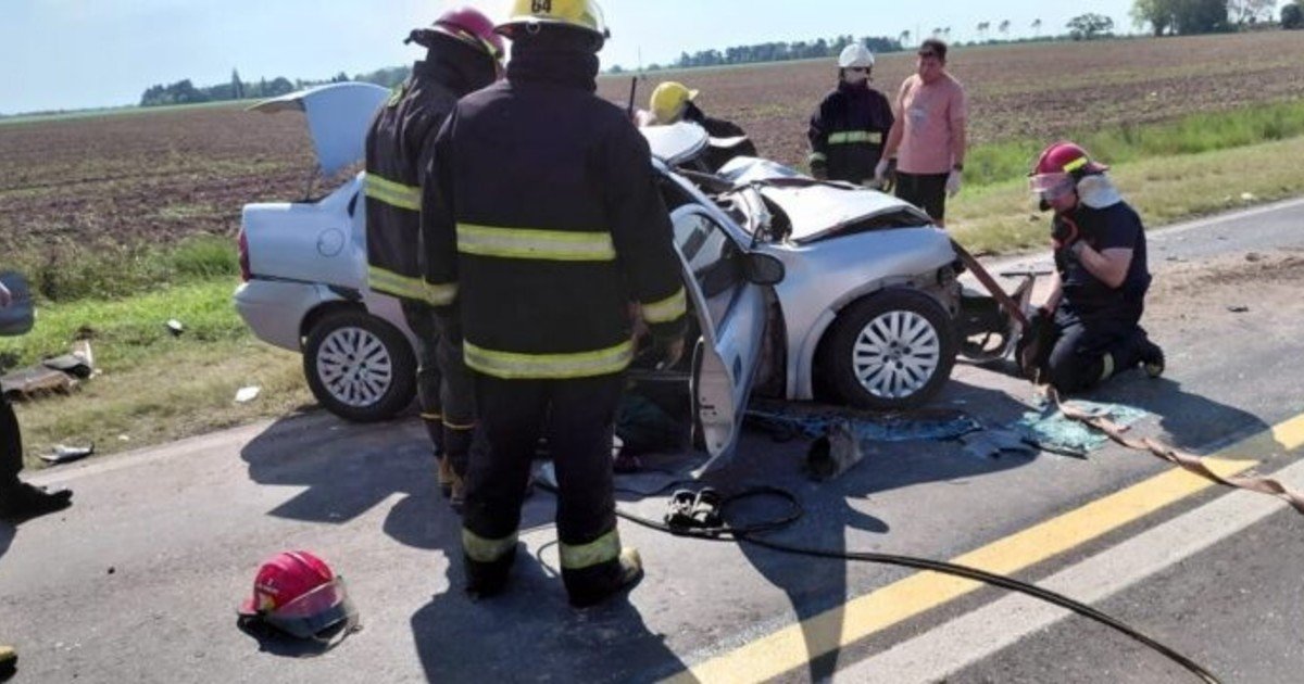Tragedia en Santa Fe: dos conductores quedaron atrapados tras un choque frontal y uno murió